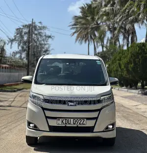 Toyota Noah 2018 White