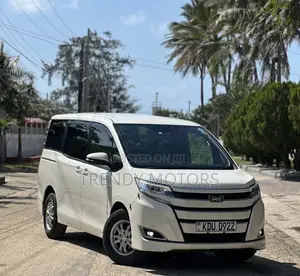 Toyota Noah 2018 White