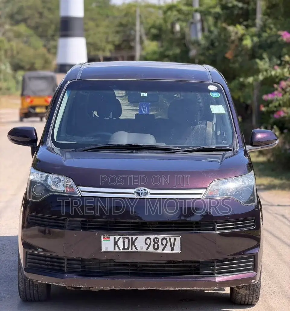 Toyota Spade 2015 Purple
