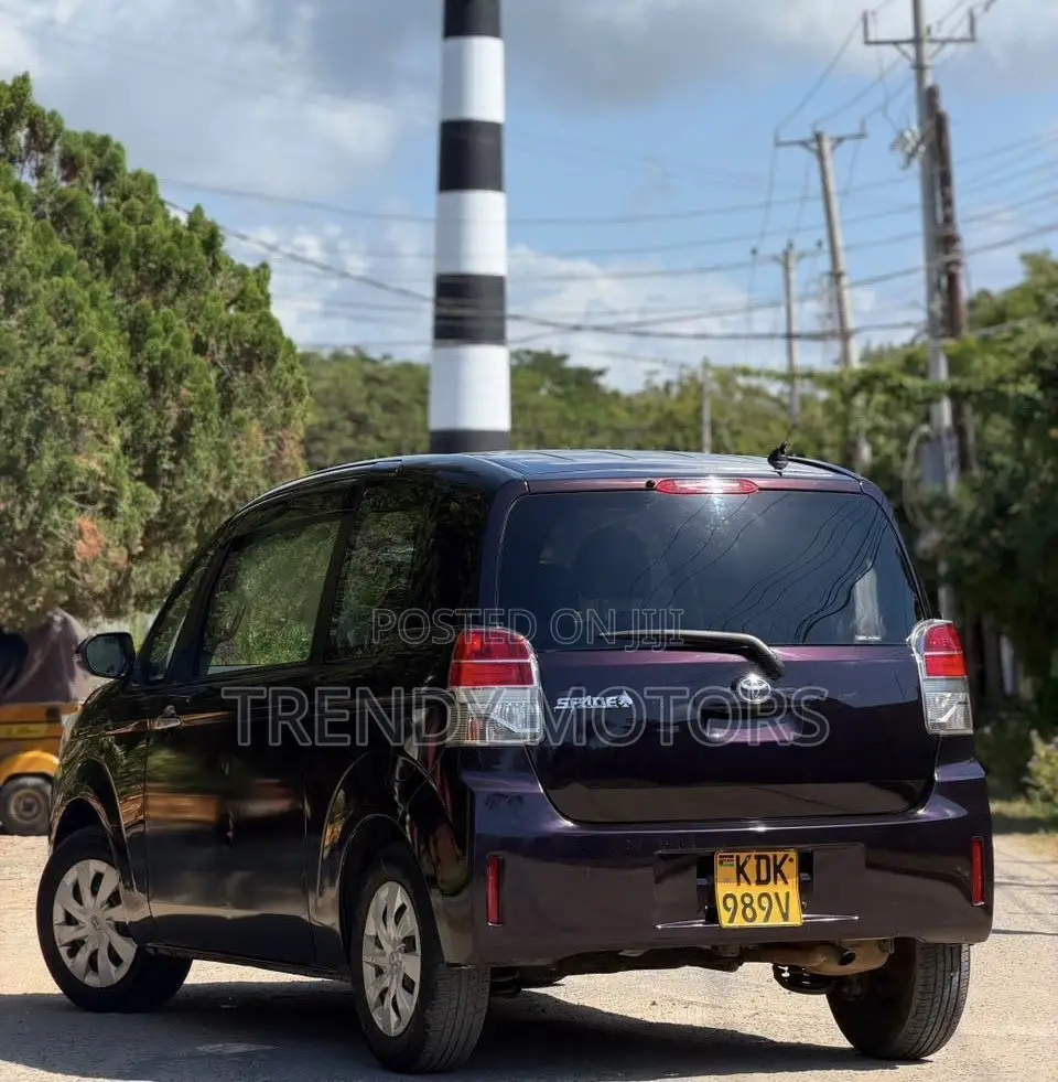 Toyota Spade 2015 Purple