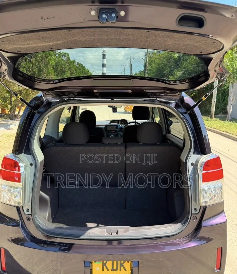 Toyota Spade 2015 Purple