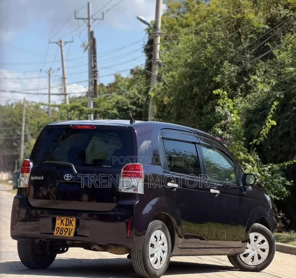 Toyota Spade 2015 Purple