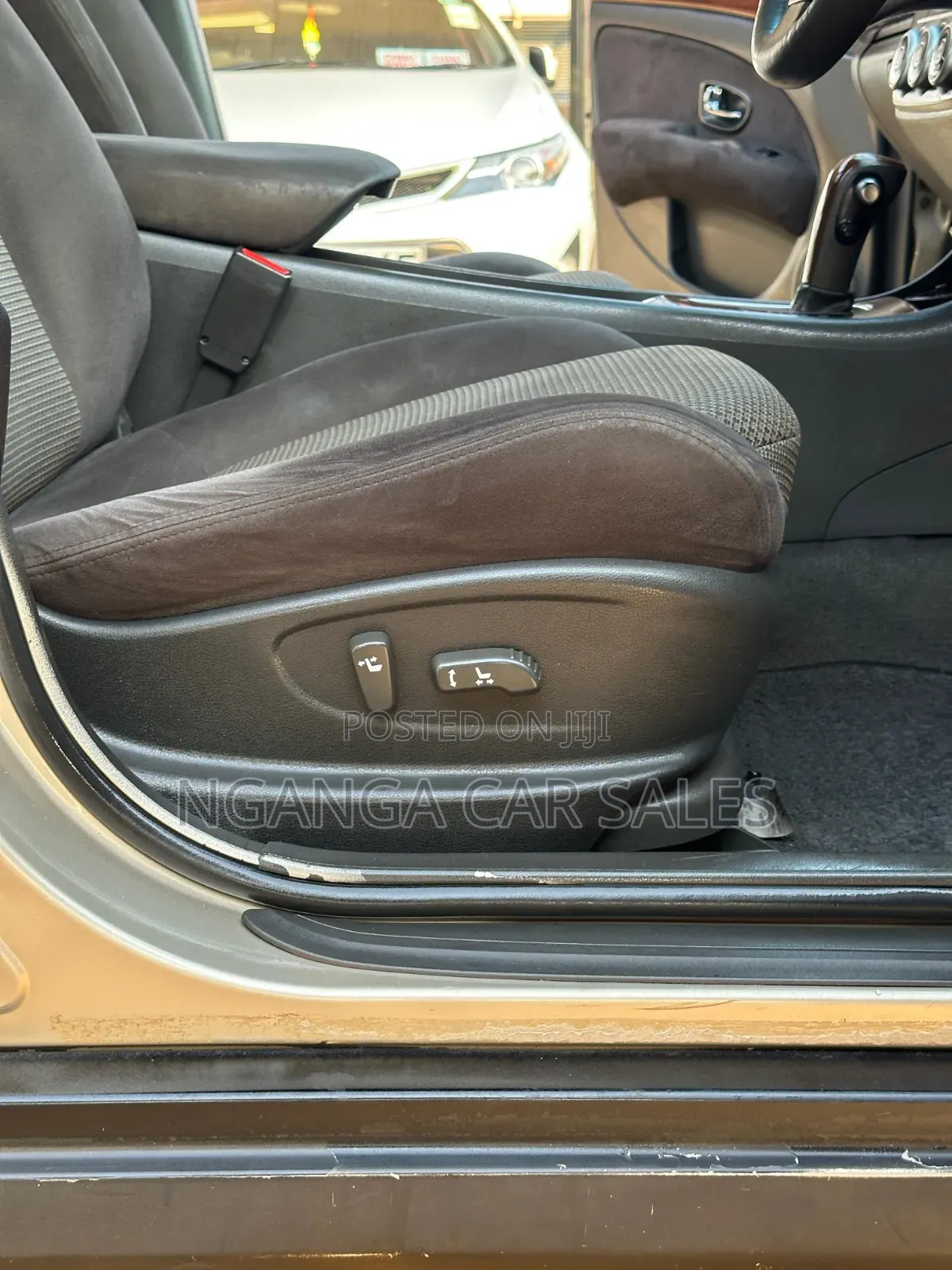 Nissan Bluebird 2009 Gold