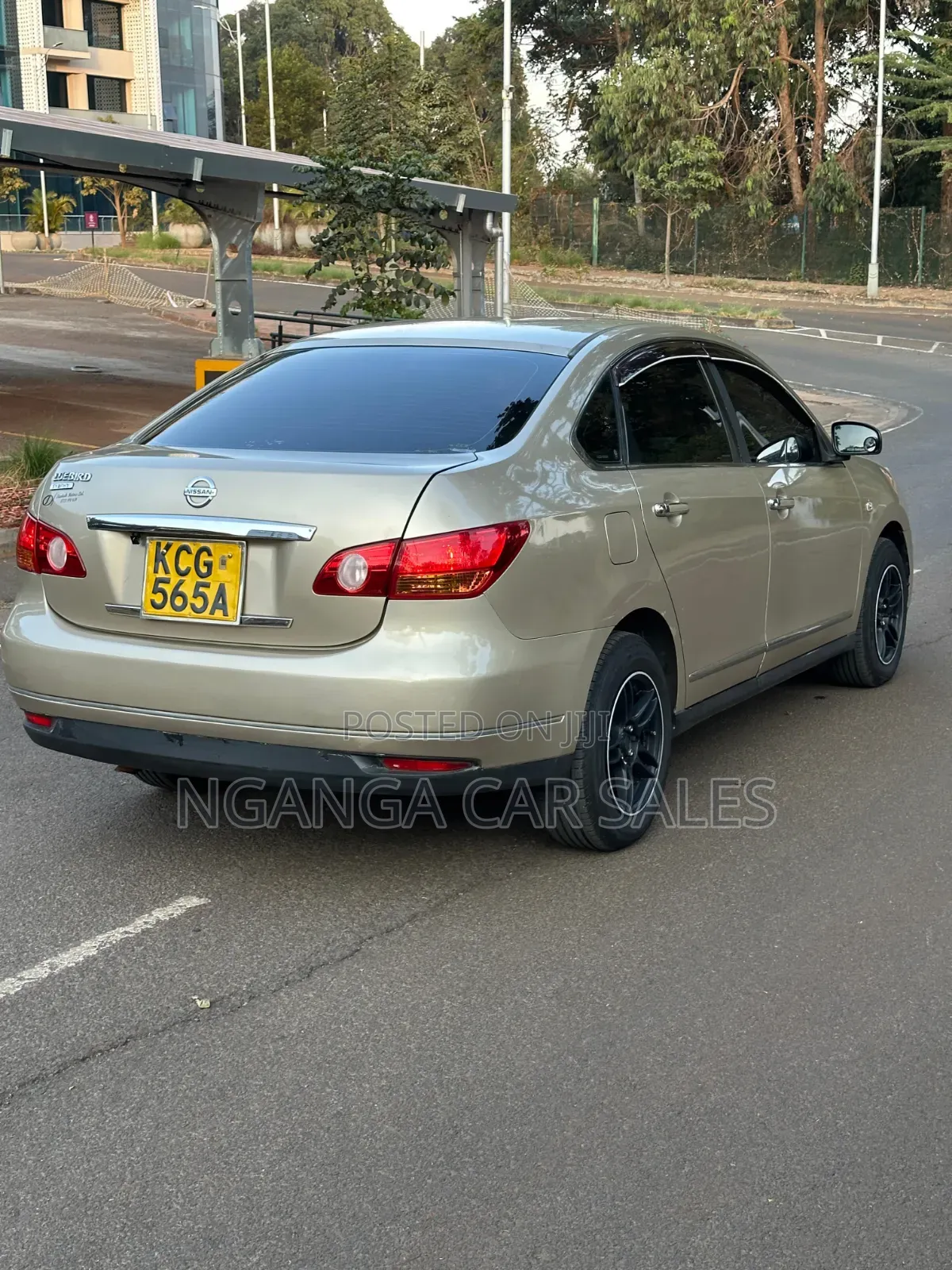 Nissan Bluebird 2009 Gold