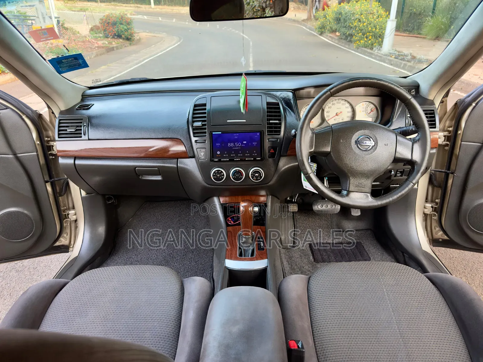Nissan Bluebird 2009 Gold