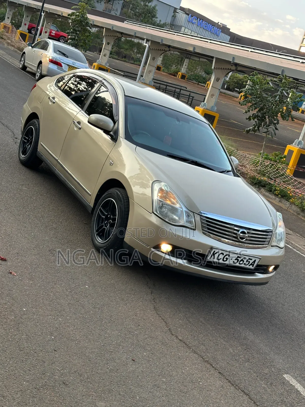 Nissan Bluebird 2009 Gold