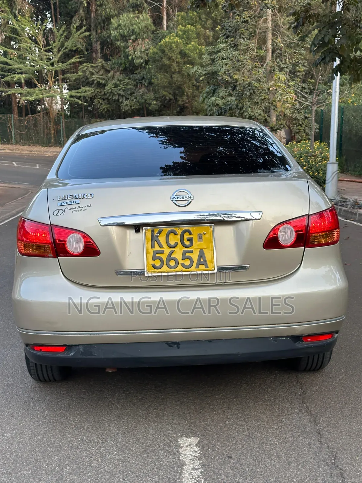 Nissan Bluebird 2009 Gold