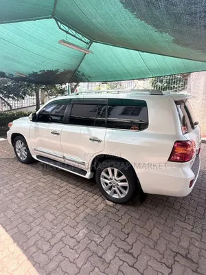 Toyota Land Cruiser 4.6 V8 ZX 2014 White
