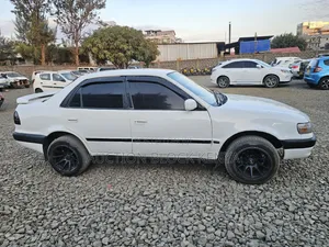Toyota Corolla 2000 White