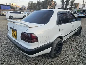 Toyota Corolla 2000 White