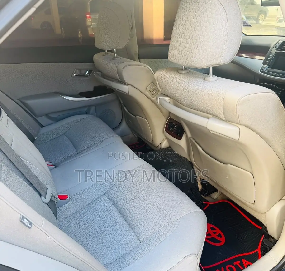 Toyota Crown 2012 Black