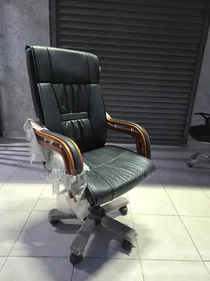 High Back Executive Leather Office Chair.