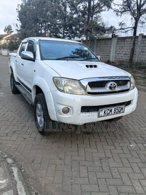 Toyota Hilux 2011 White