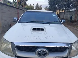 Toyota Hilux 2011 White