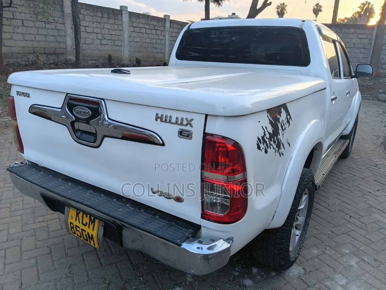 Toyota Hilux 2011 White