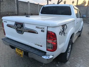 Toyota Hilux 2011 White