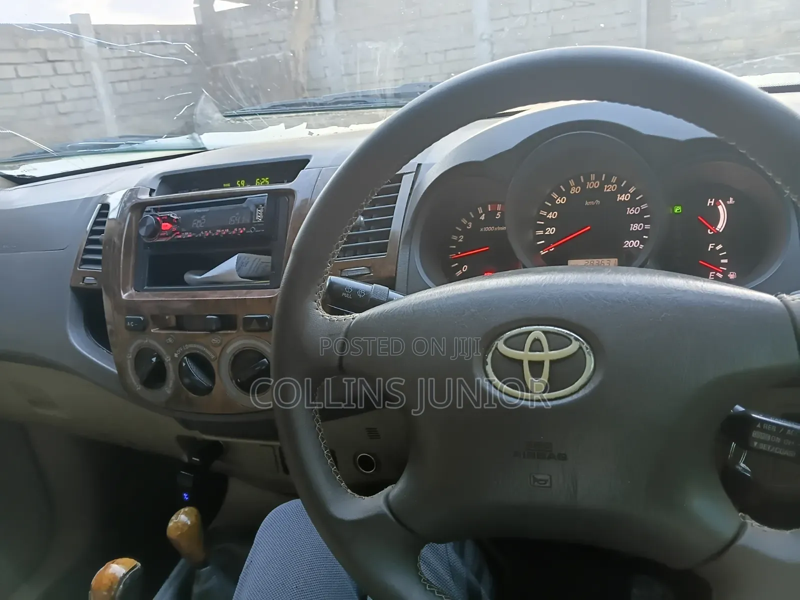 Toyota Hilux 2011 White