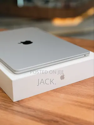 Laptop Apple MacBook Air 2022 M2 8GB Apple M2 SSD 256GB
