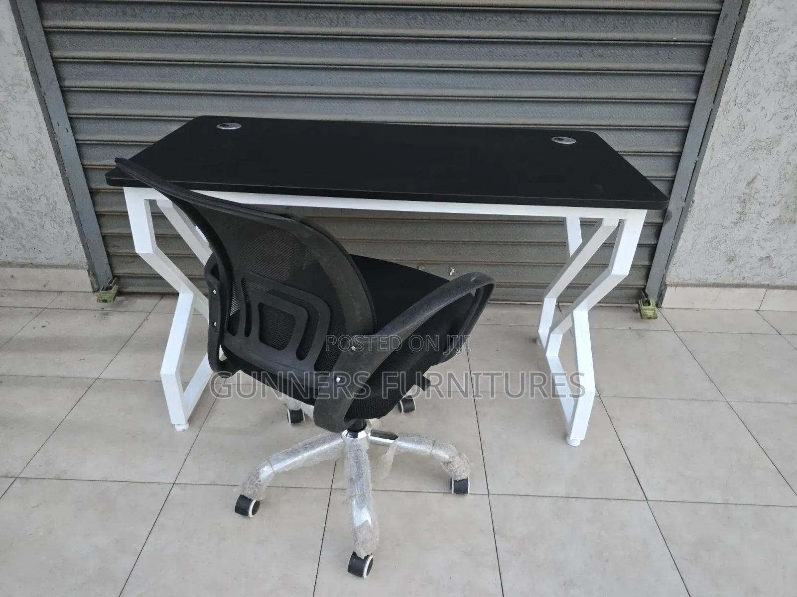 Combo Mmetallic Frame Desk and Mesh Chair