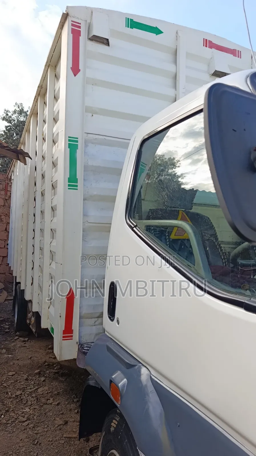 Mistubishi FH 215 2000 White