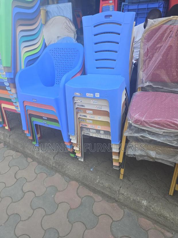 Stackable Plastic Chairs - thumbnail 5