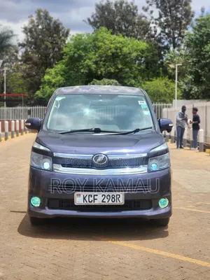 Toyota Voxy V 2WD 8-Seater 2010 Purple