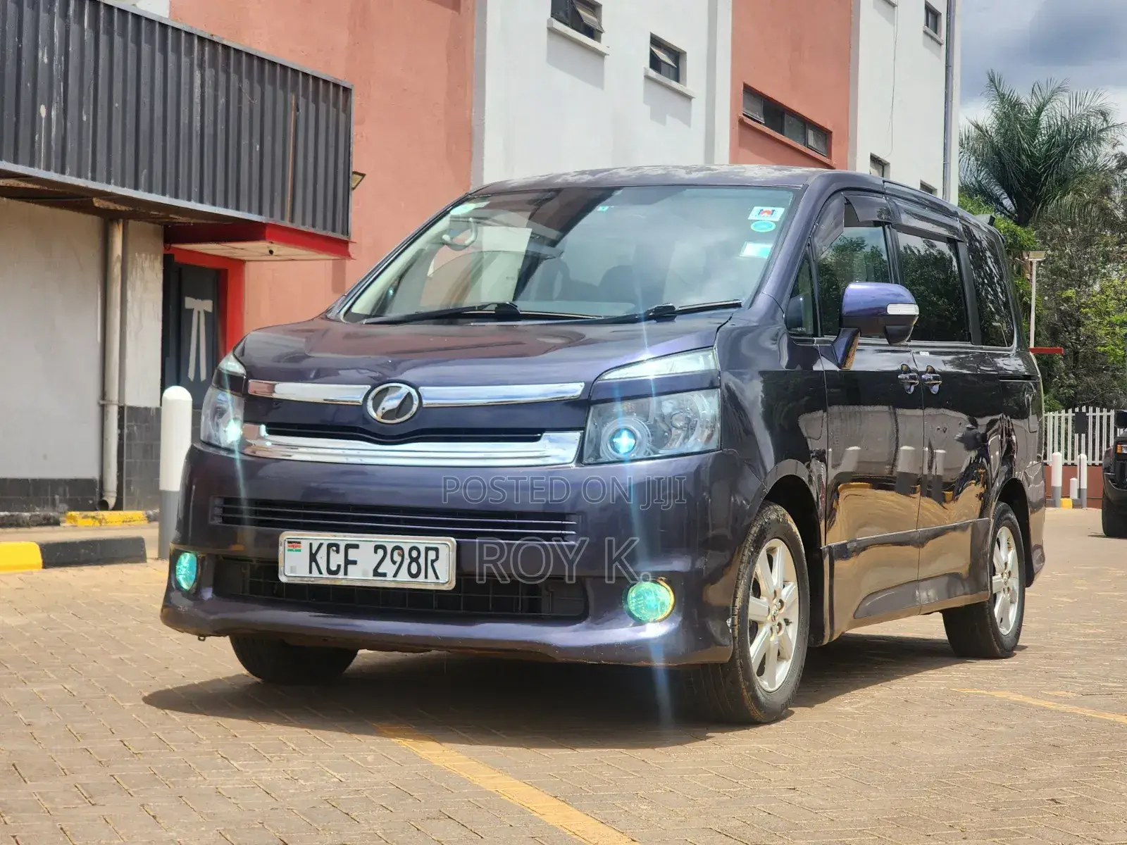 Toyota Voxy V 2WD 8-Seater 2010 Purple