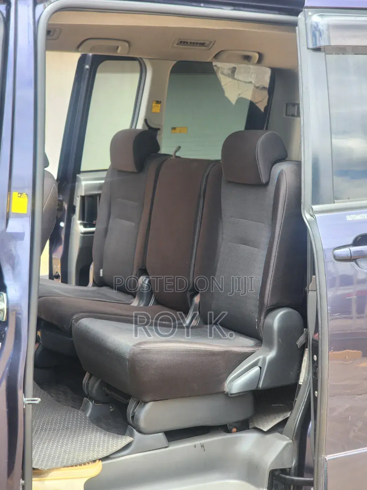 Toyota Voxy V 2WD 8-Seater 2010 Purple