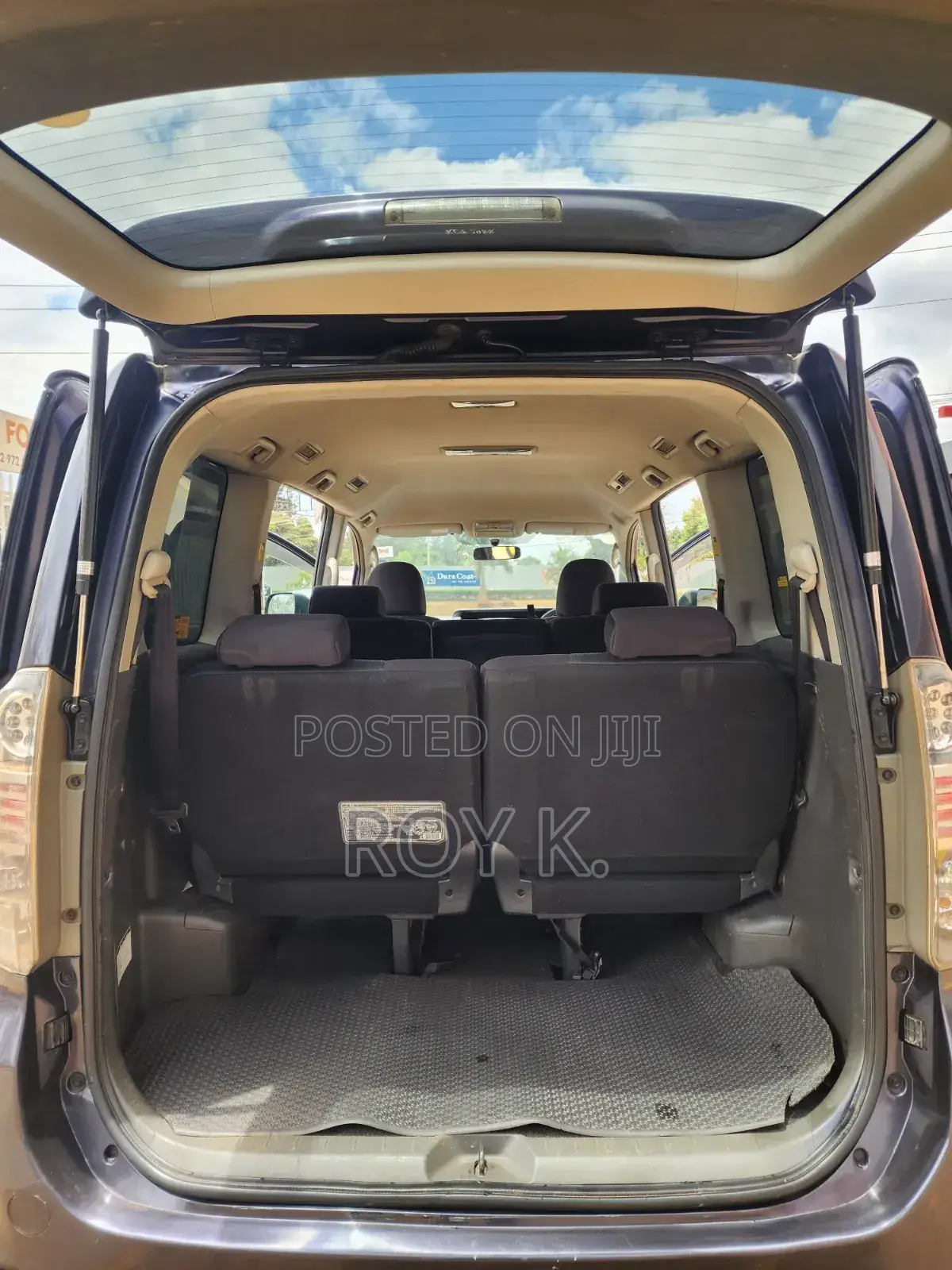 Toyota Voxy V 2WD 8-Seater 2010 Purple