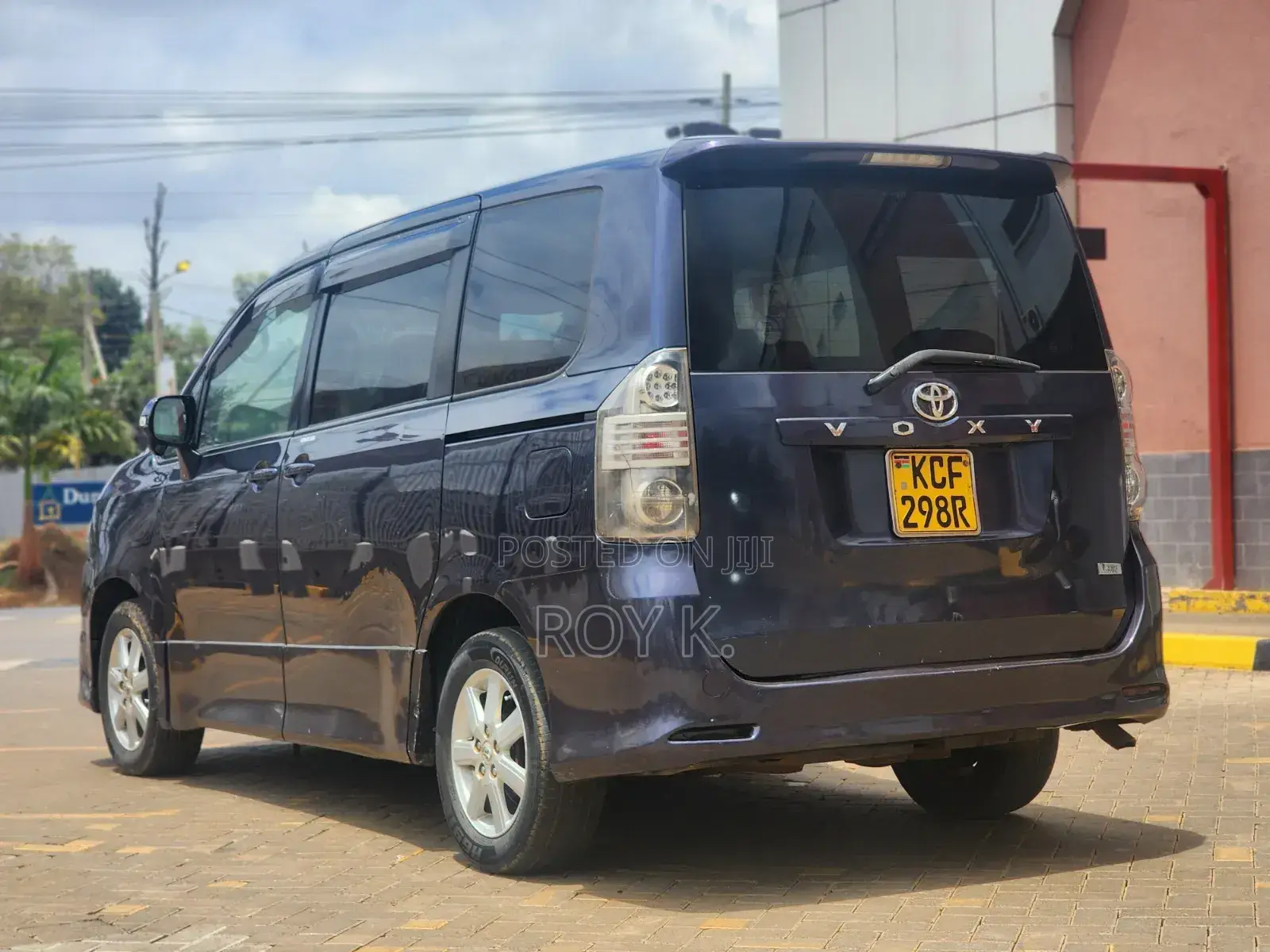 Toyota Voxy V 2WD 8-Seater 2010 Purple