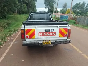 Nissan Hardbody 2005 White