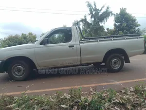 Nissan Hardbody 2005 White
