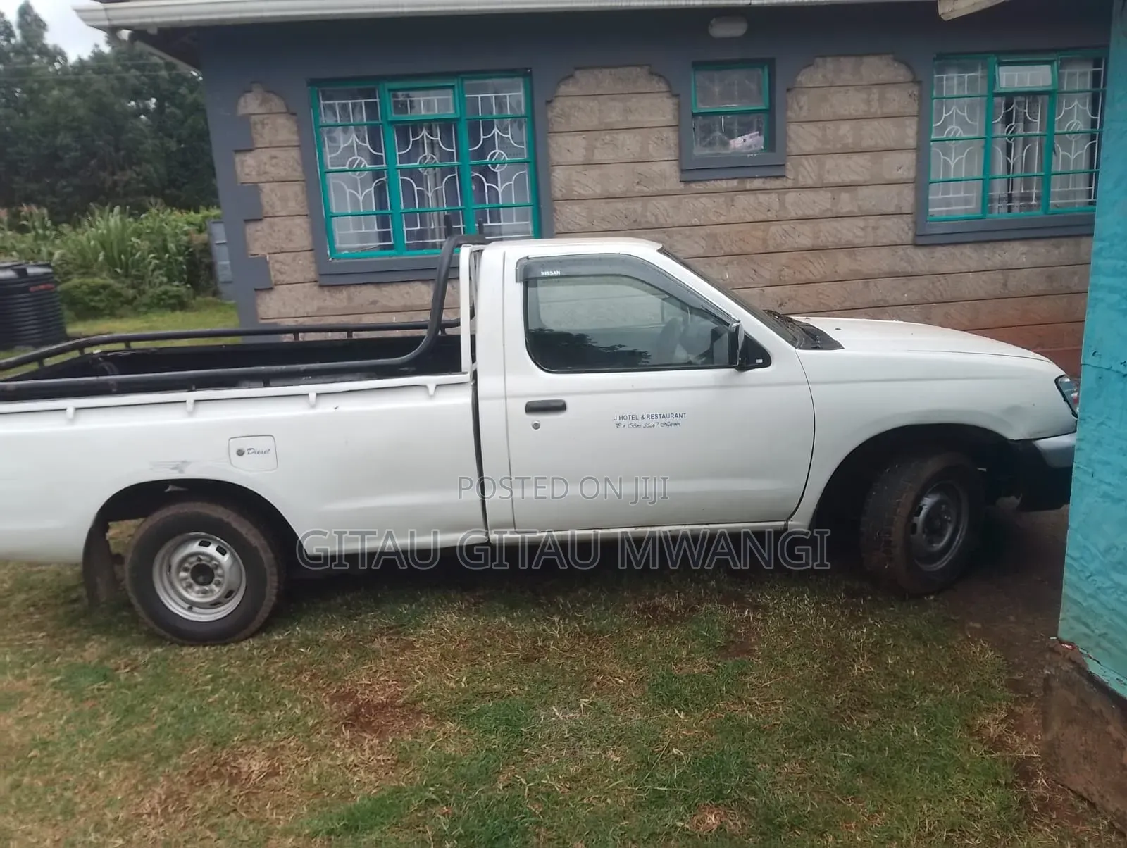 Nissan Hardbody 2005 White