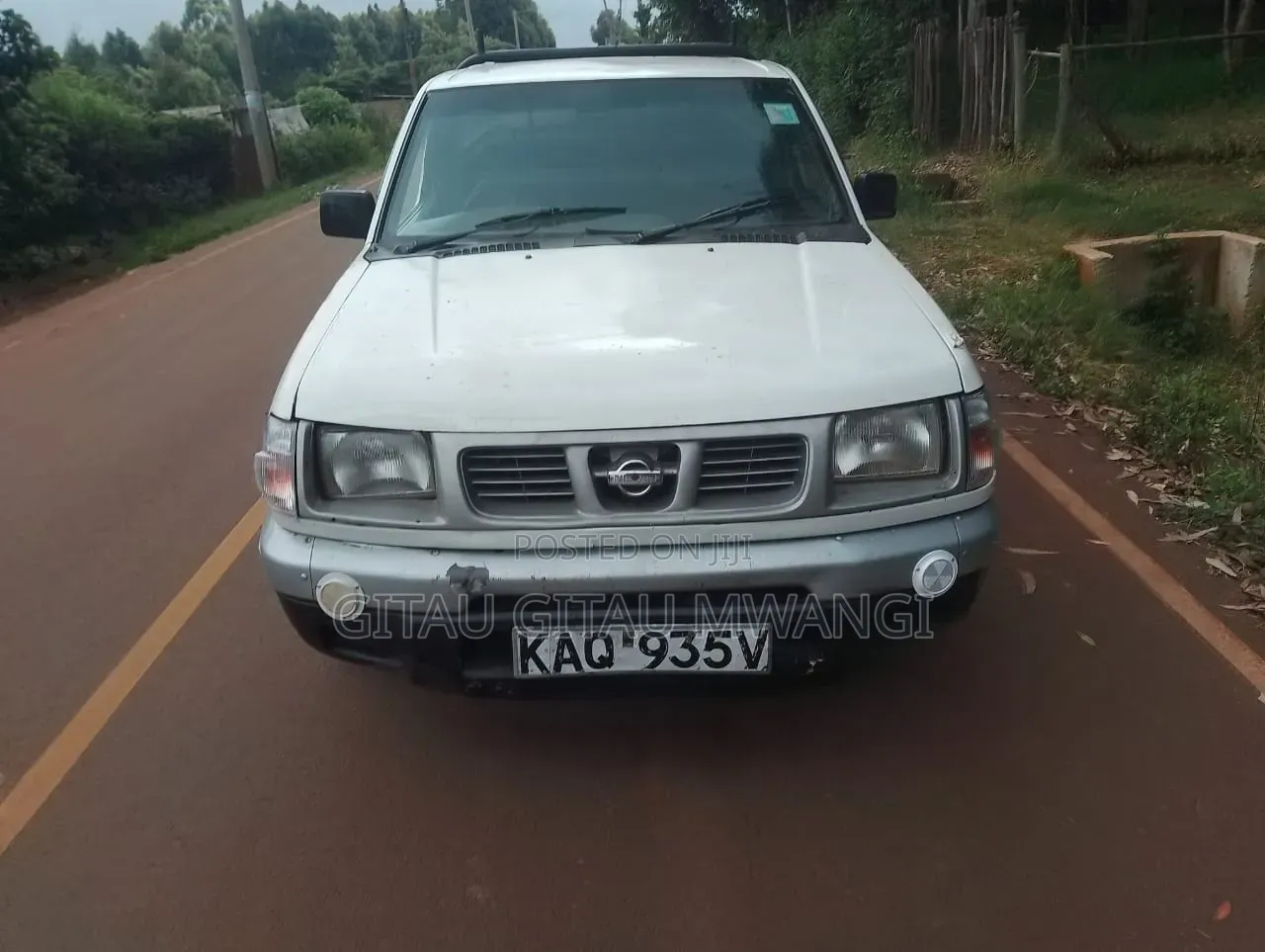 Nissan Hardbody 2005 White