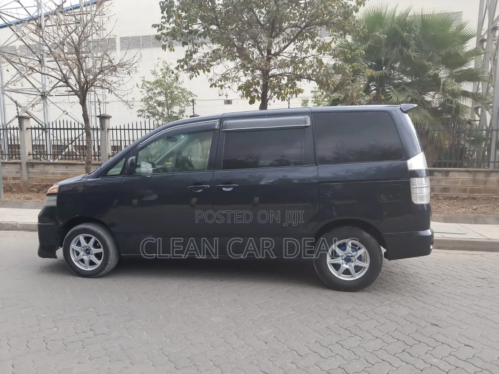 Toyota Voxy 2005 Blue