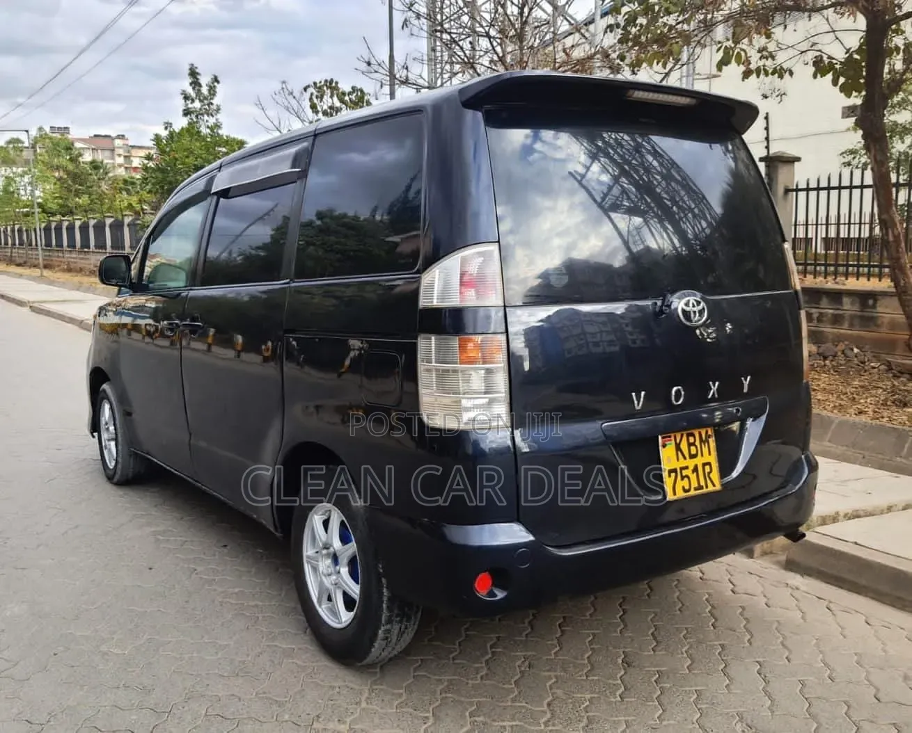 Toyota Voxy 2005 Blue