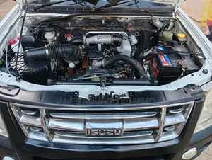 Isuzu D-MAX 2012 White