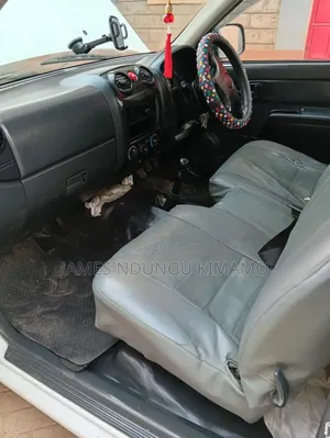 Isuzu D-MAX 2012 White