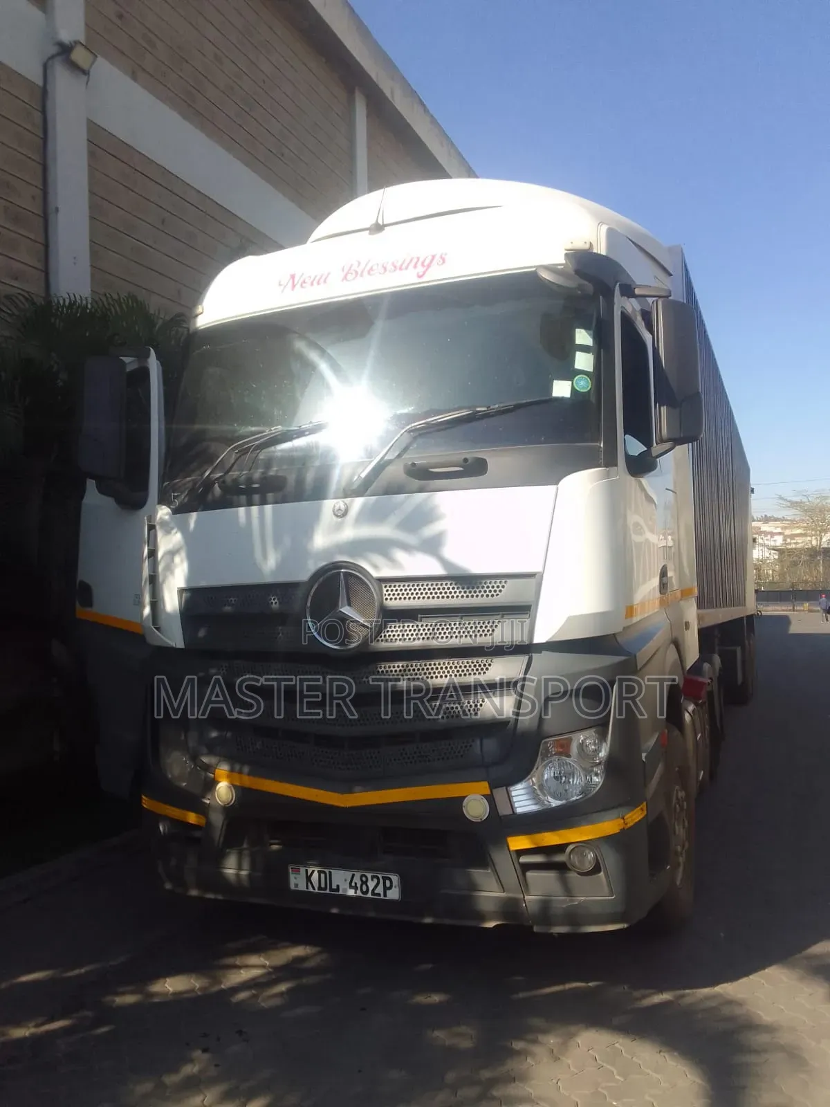 Trailer Available for Logistic Services
