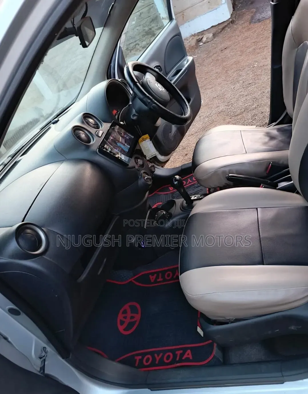Nissan March 2011 Silver