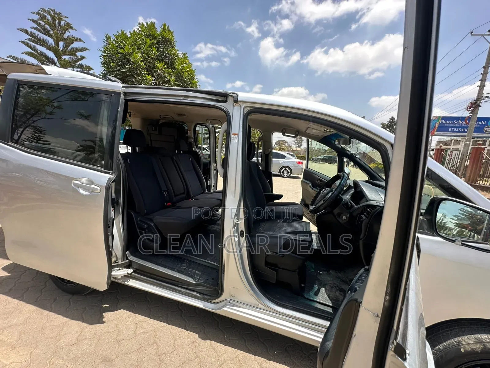 Toyota Voxy 2015 Silver