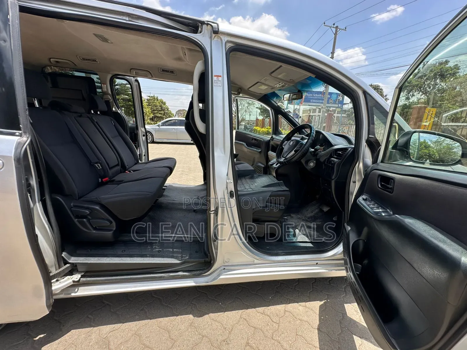 Toyota Voxy 2015 Silver