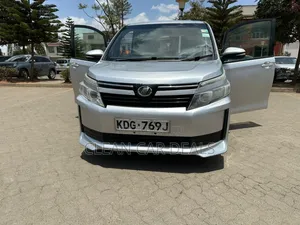 Toyota Voxy 2015 Silver