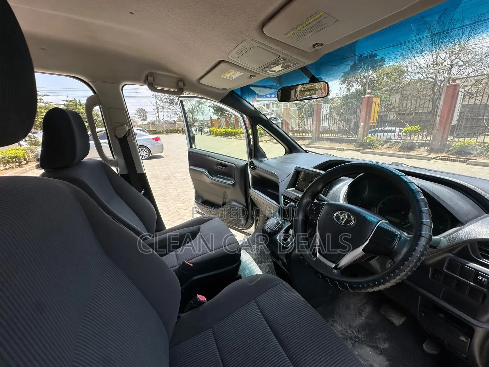 Toyota Voxy 2015 Silver