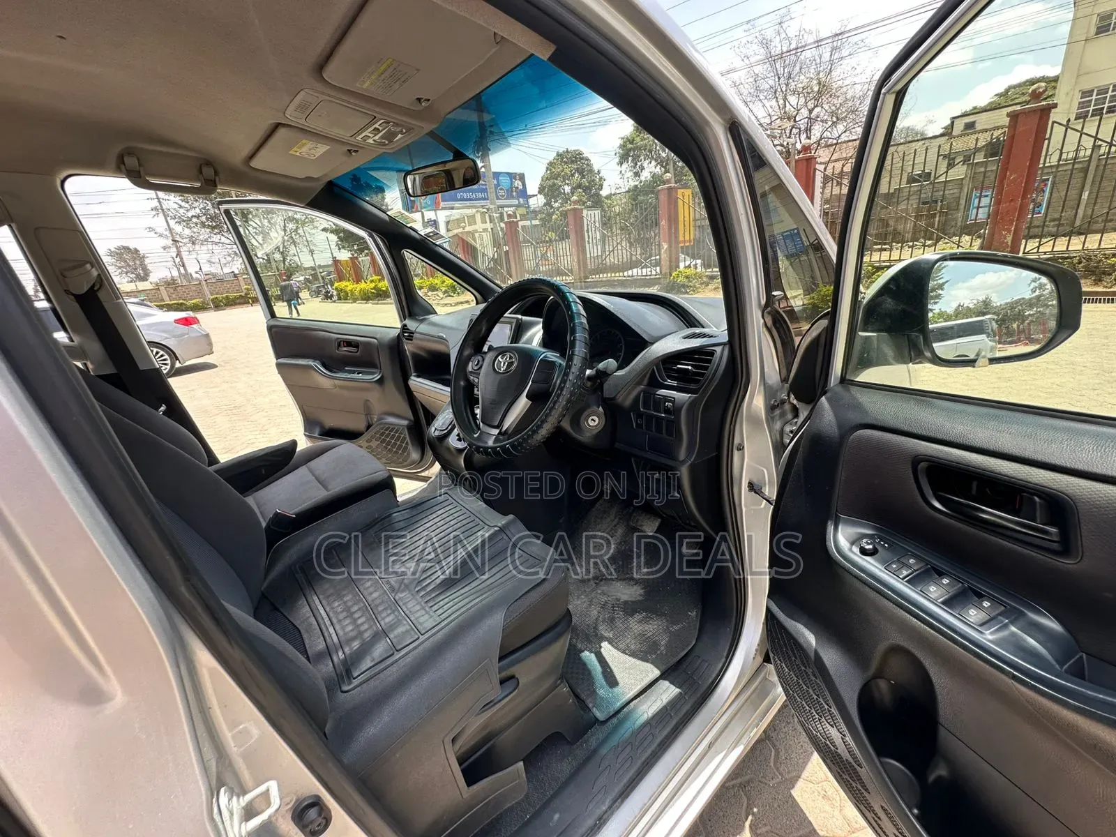 Toyota Voxy 2015 Silver