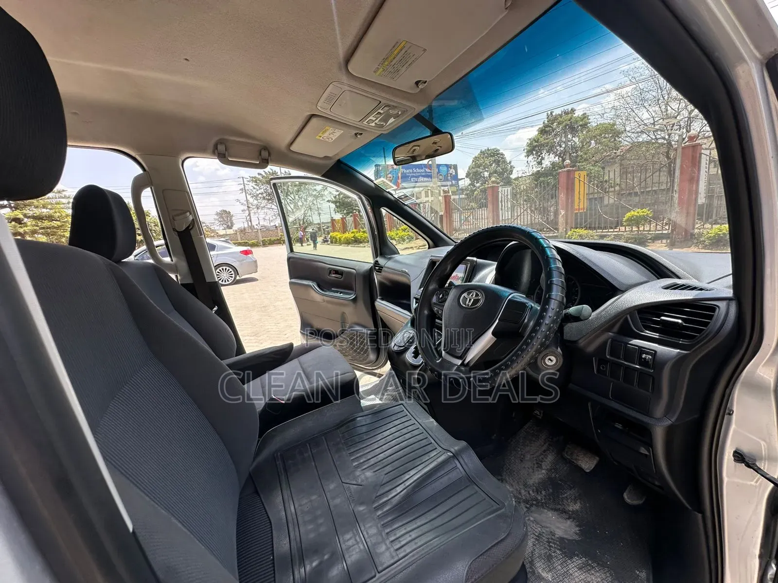 Toyota Voxy 2015 Silver