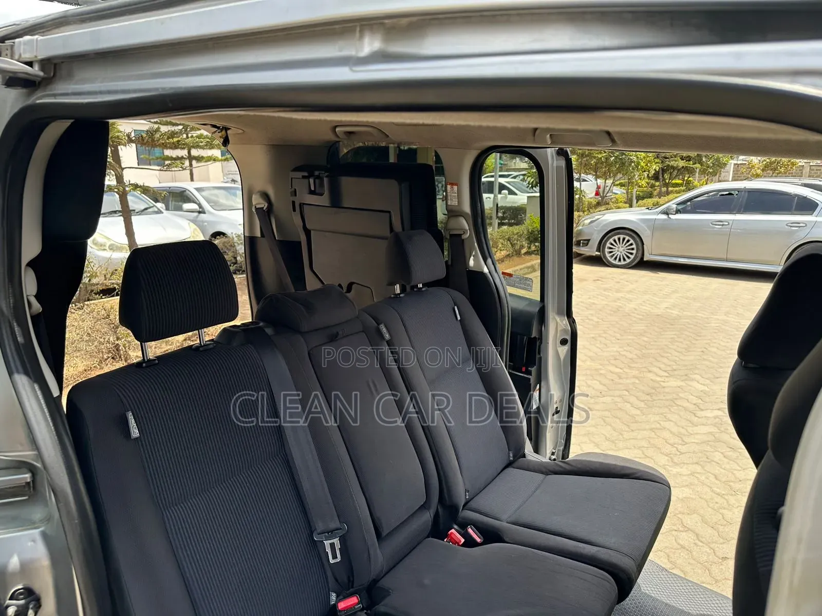 Toyota Voxy 2015 Silver