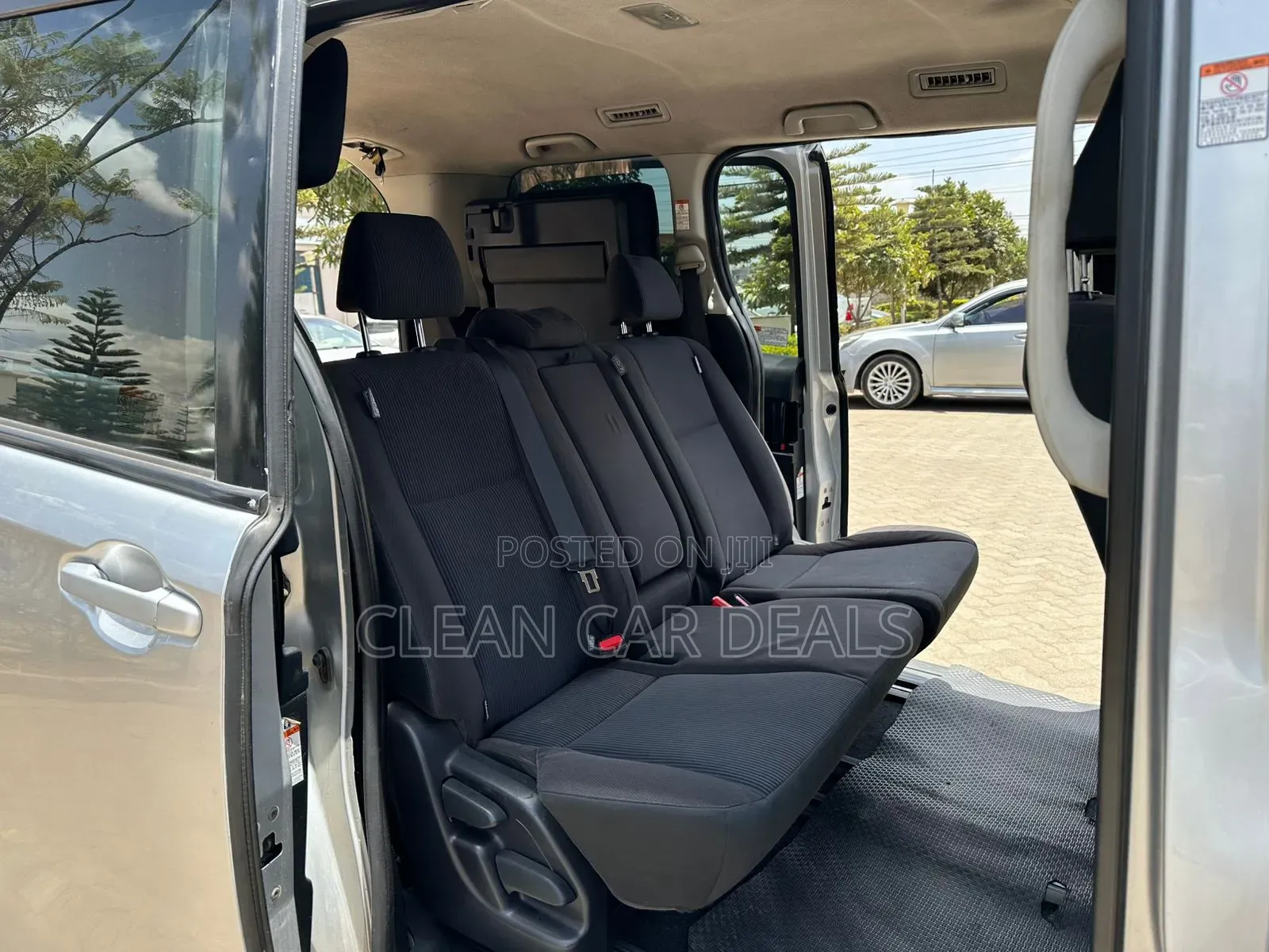 Toyota Voxy 2015 Silver