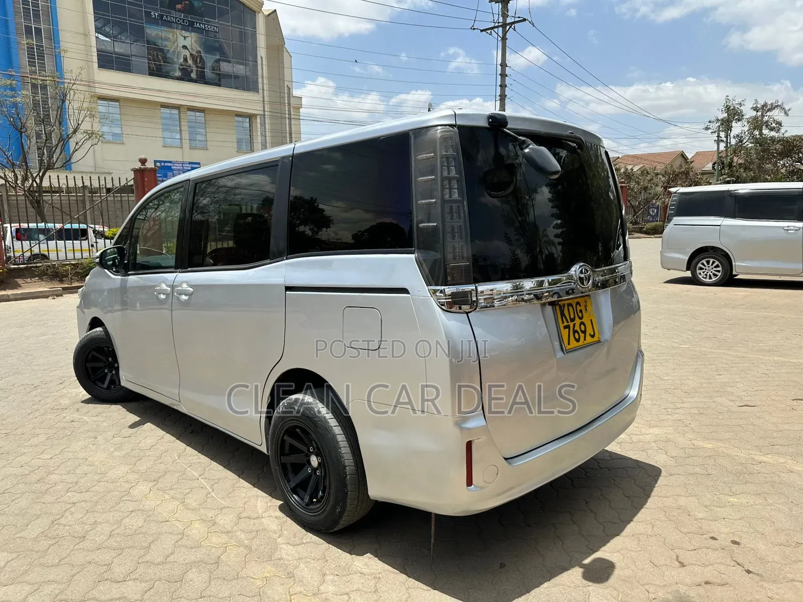 Toyota Voxy 2015 Silver
