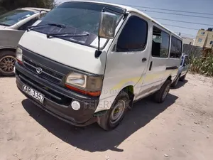Toyota HiAce 1998 White